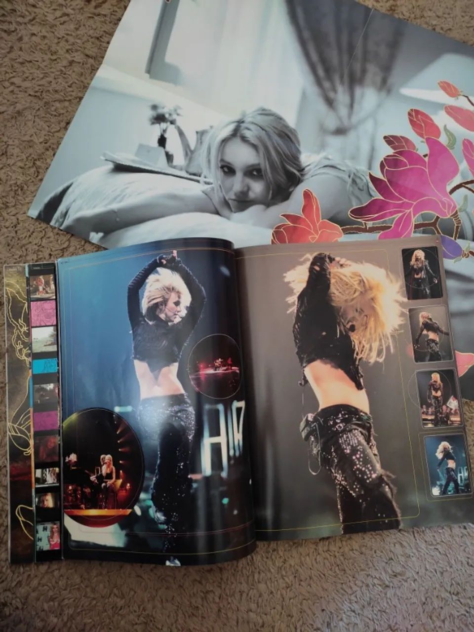 Britney Spears Stages 2002 Livro + DVD + Pôster Original - Foto 2
