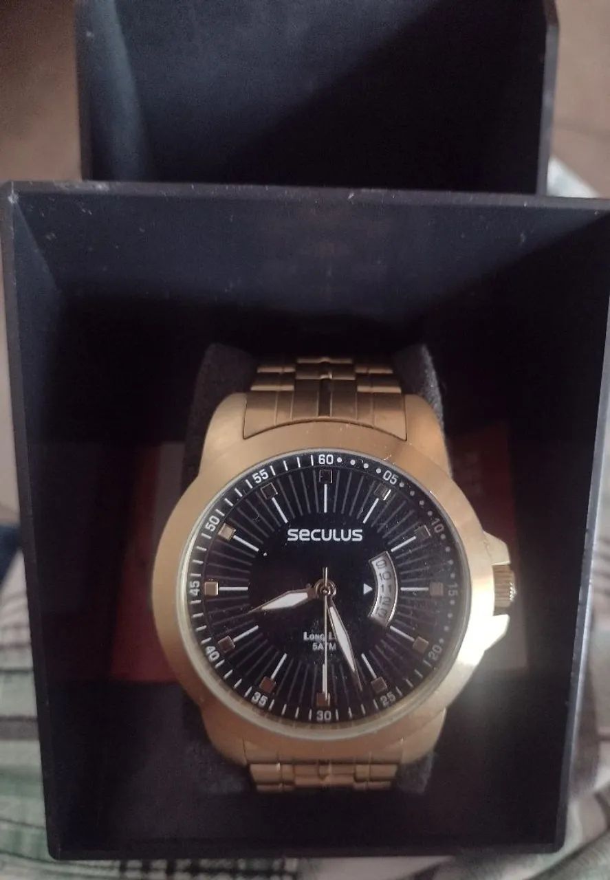 Vendo um relógio séculus 100 reais 