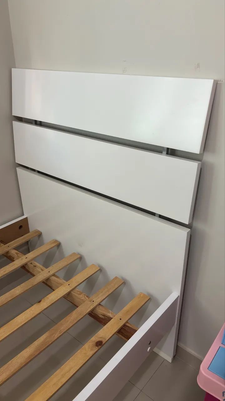 Cama de solteiro em MDF