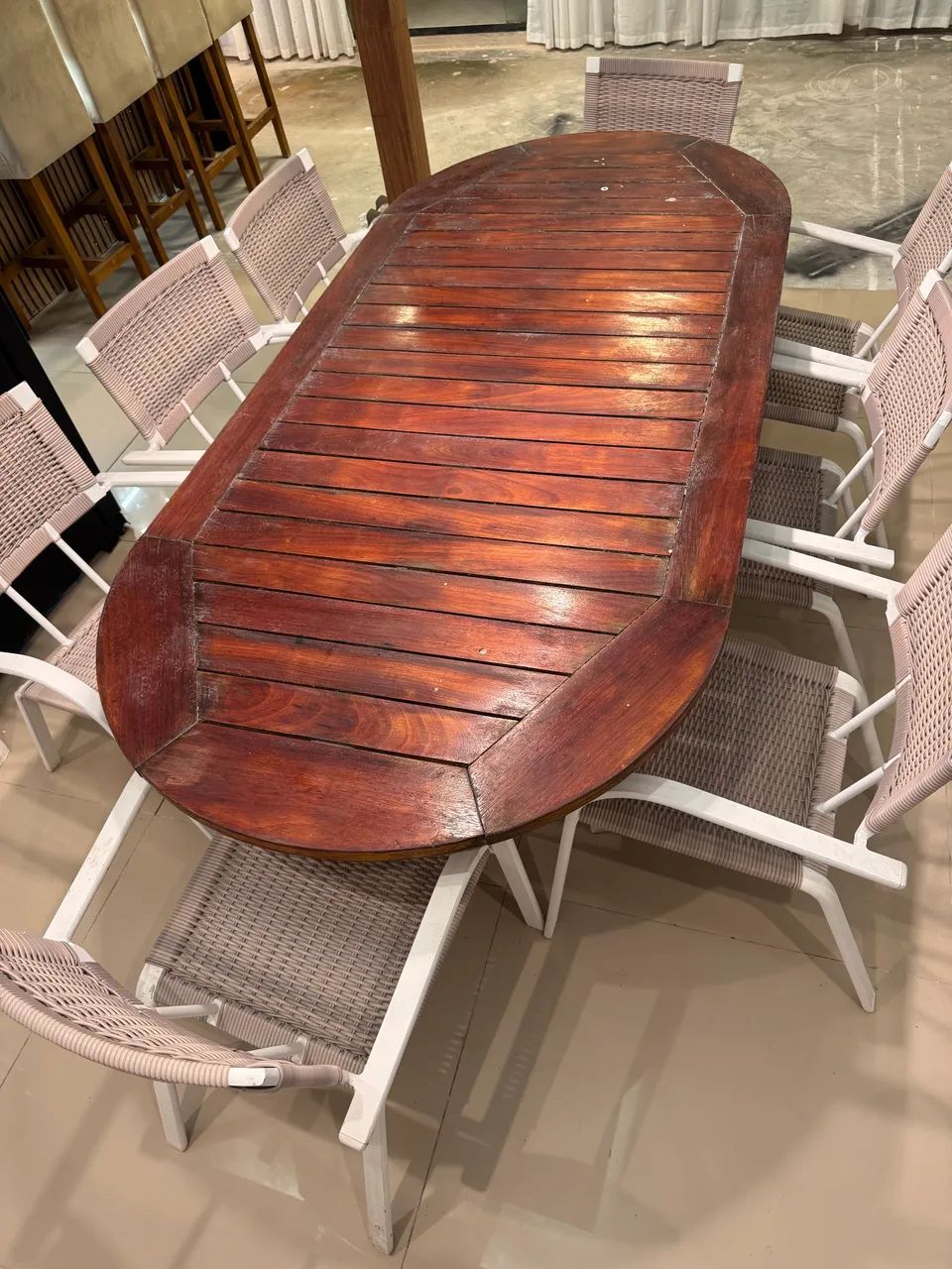 Mesa com 8 cadeiras 
