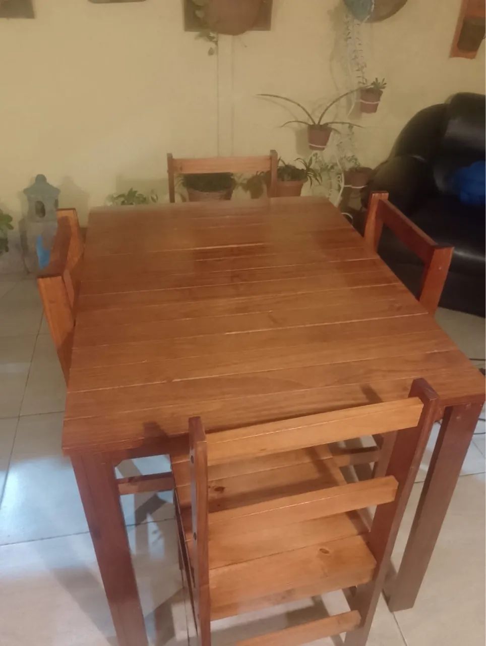 Vendo mesa de madeira em ótimo estado 