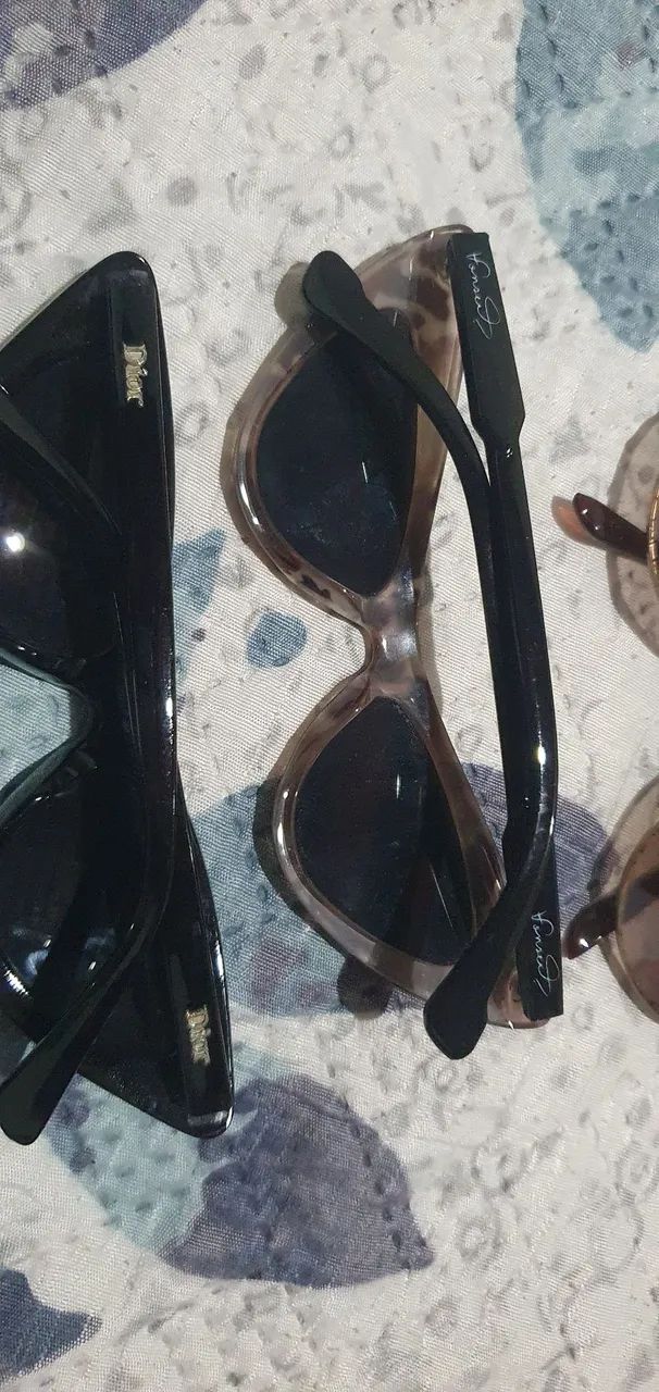 Lote de óculos original com uma bolsa de praia.  - Foto 3