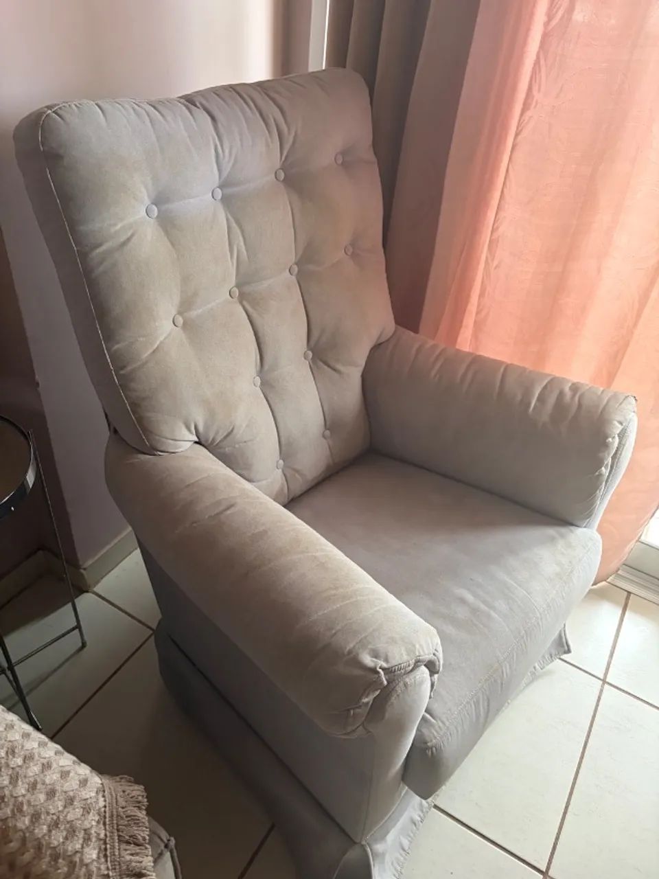 Cadeira de amamentação com puff  - Foto 5
