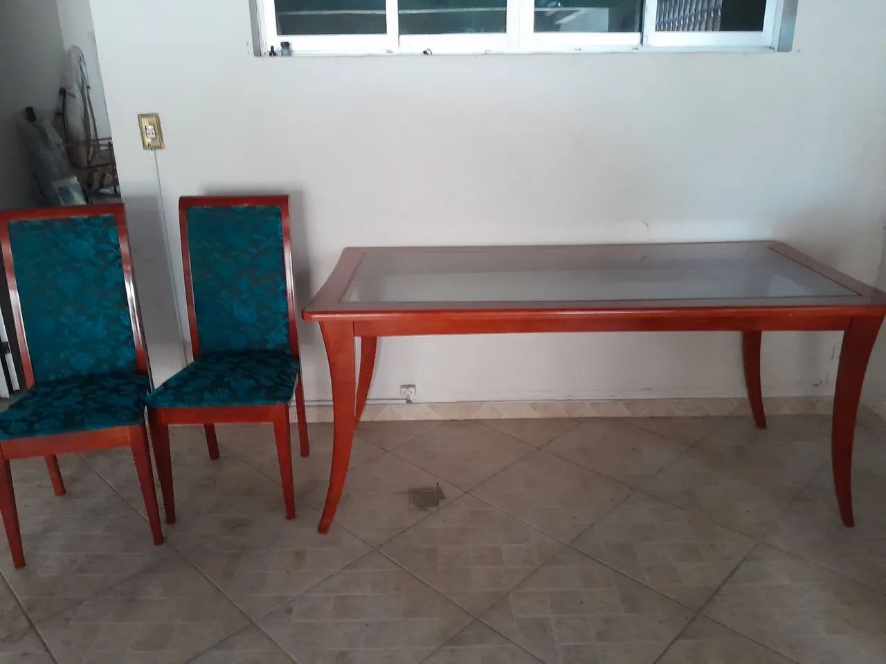 Linda mesa de mogno com 06 cadeiras - Foto 5
