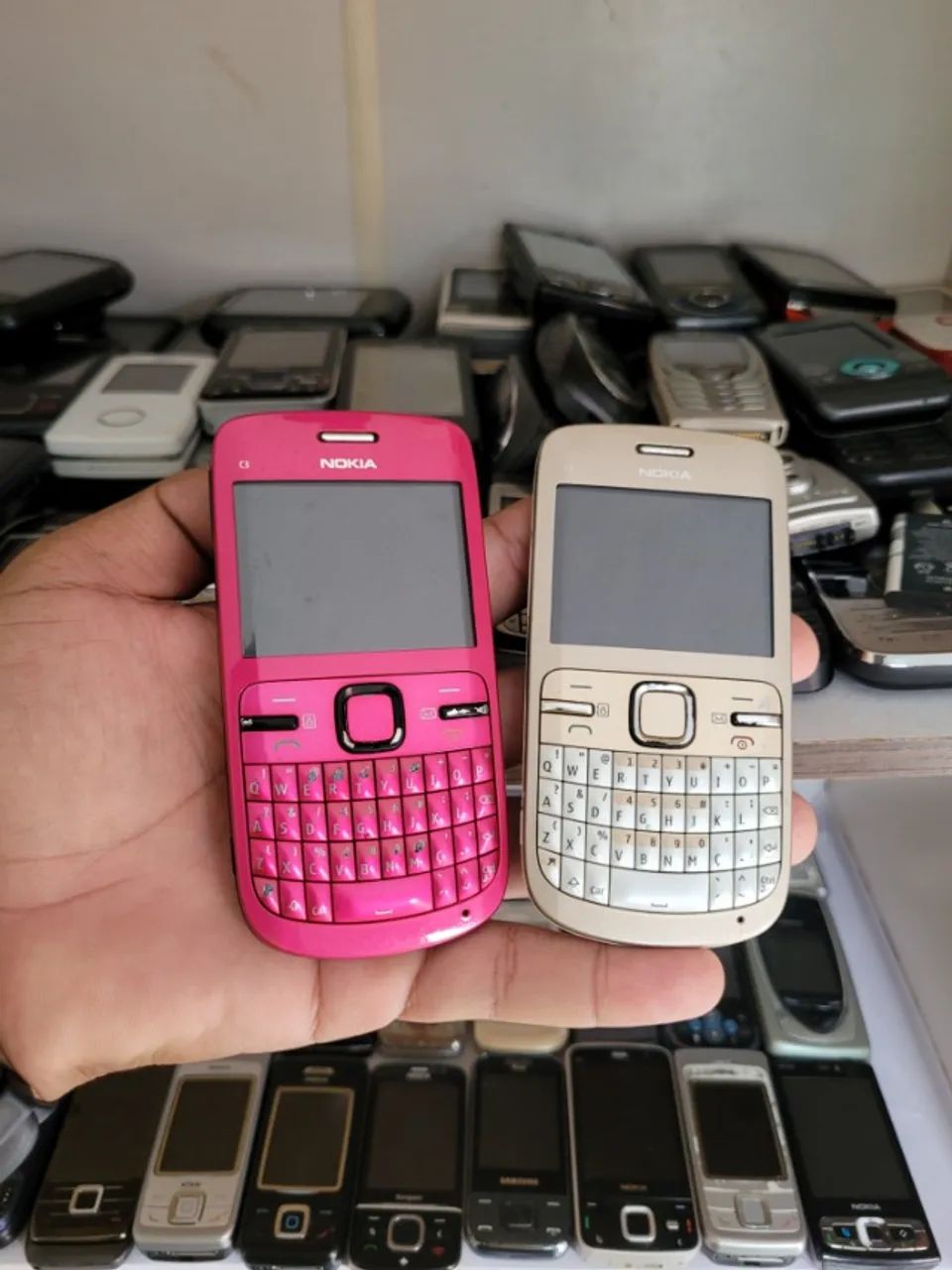 Nokia C3-00 (Rosa e Dourado) - Relíquia QWERTY Retrô - Coleção - Foto 2