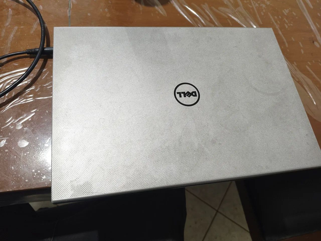 Notebook Dell sem bateria (funciona normalmente no carregador) - Foto 4
