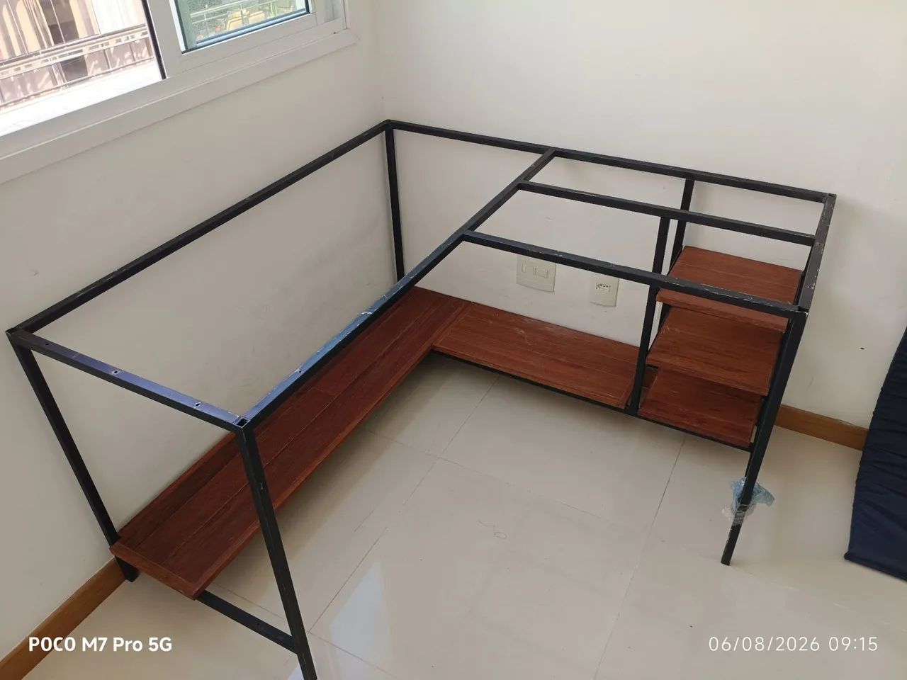 esquelo de mesa de escritório 