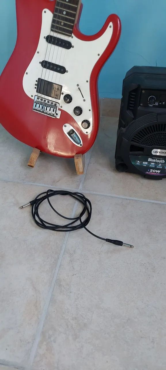Kit Guitarra Stratocaster, caixa, capa e cabo P10 - Foto 2
