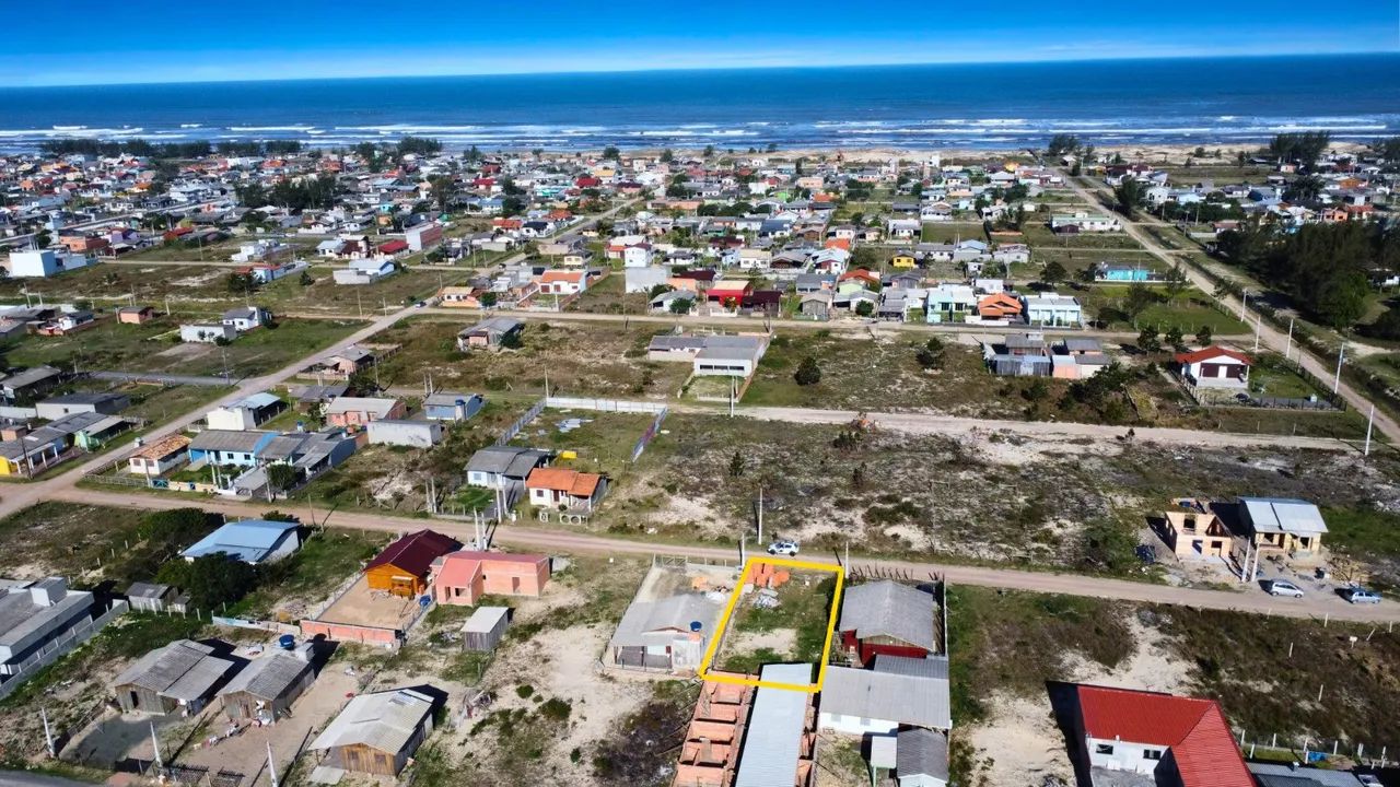 Terreno à Venda  Localização Privilegiada Próximo ao Mar e Centro - Foto 2