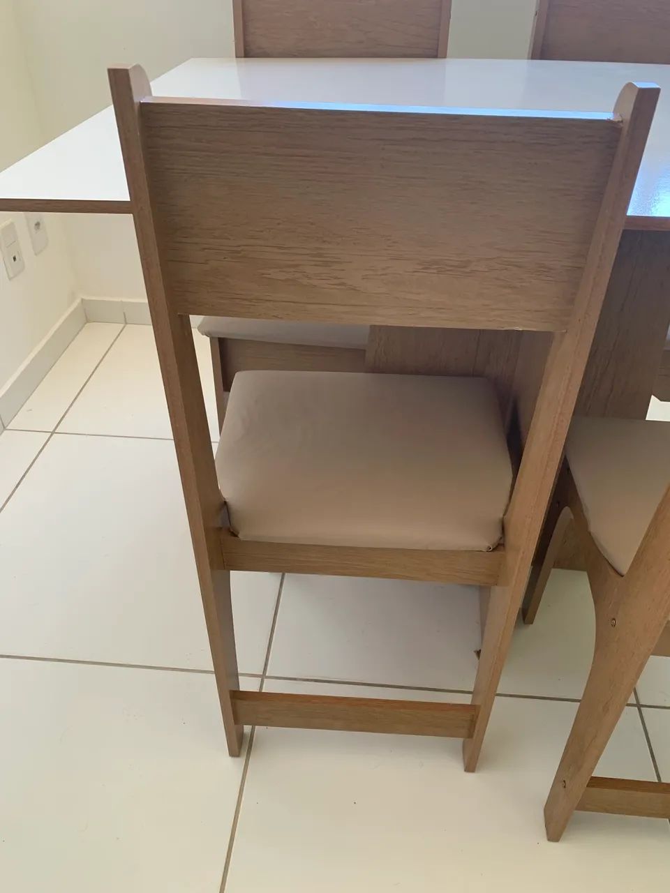 MESA COM 4 CADEIRAS - Foto 2