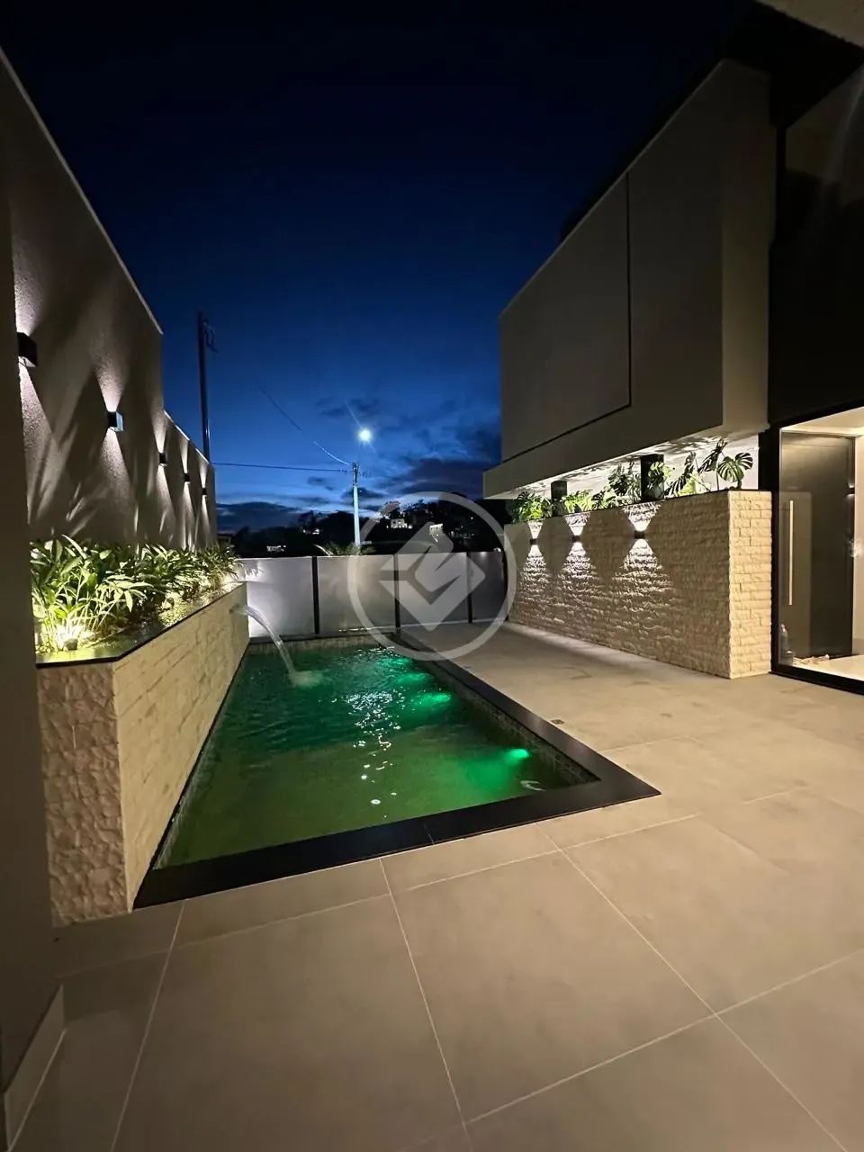CASA 4 QUARTOS EM SENADOR CANEDO codigo: 114648
