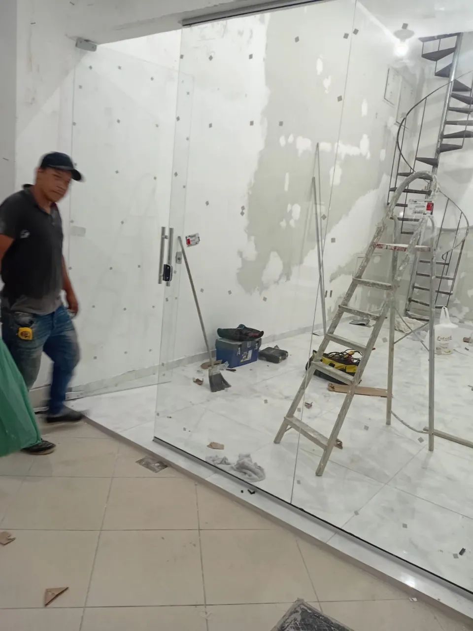 Loja Comercial 11 Galeria Ed. Bemge, totalmente reformada estudo troca. - Foto 2