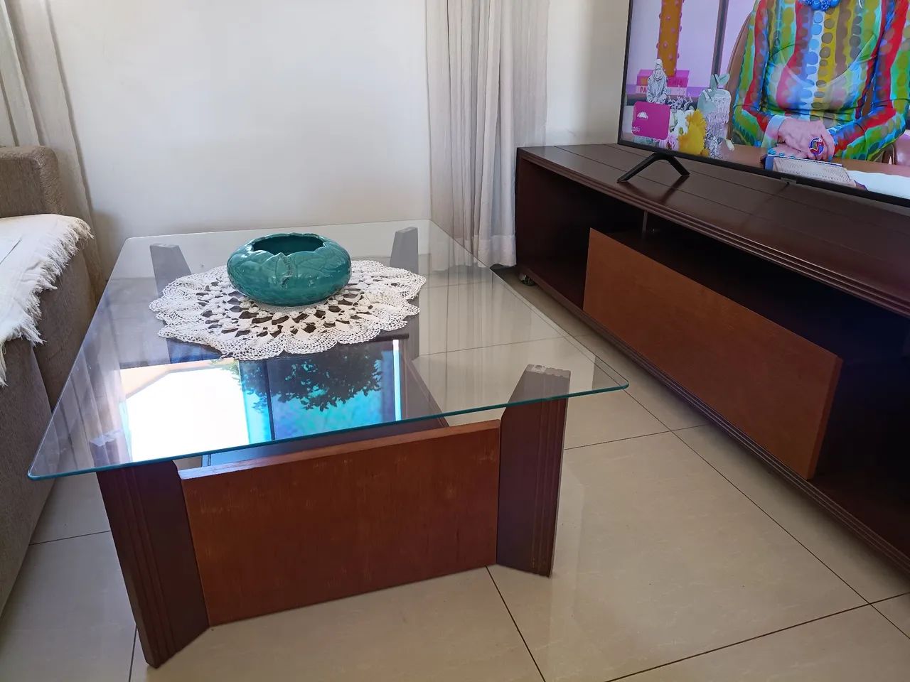 Jogo de sala Rudnick. Rack, mesa de centro e aparador. - Foto 5