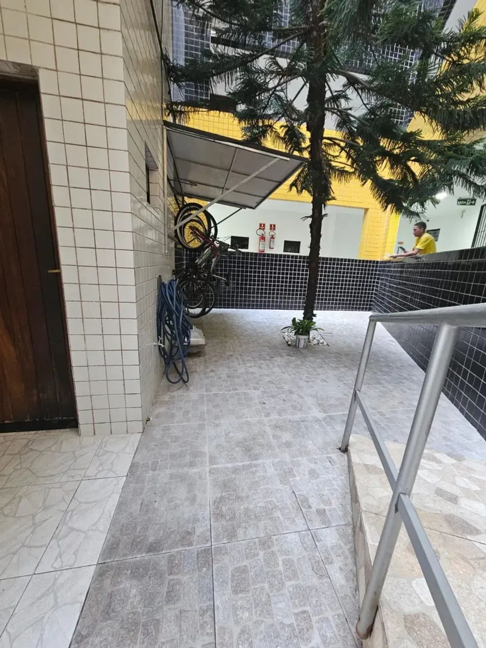 APARTAMENTO 2 QUARTOS PORTEIRA FECHADA NO GEISEL! - Foto 2