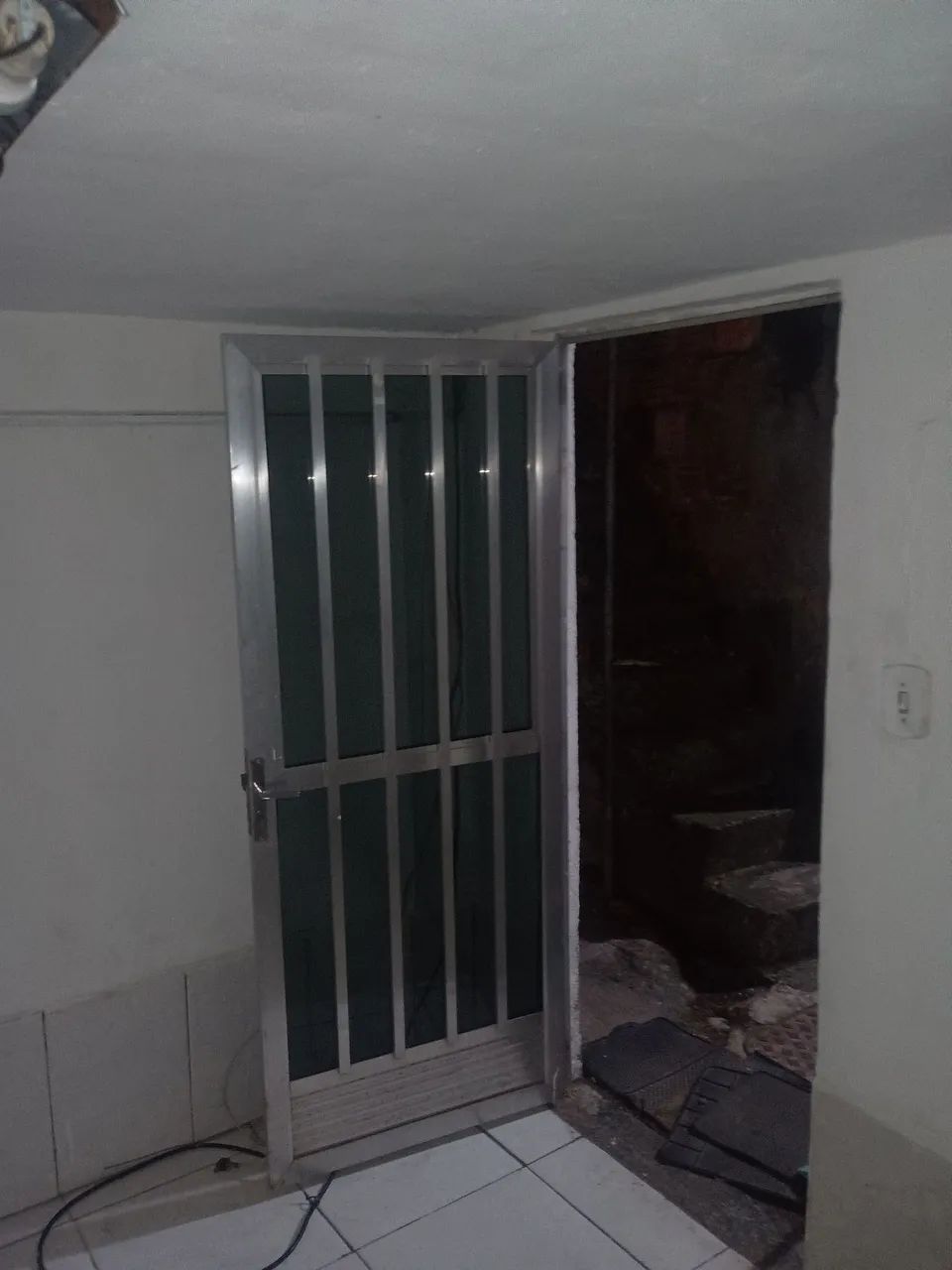 Aluga se guarto e banheiro 