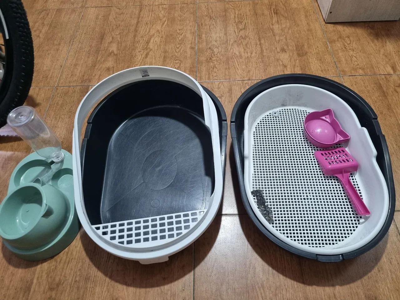 Comedouro e bebedouro e caixa de areia