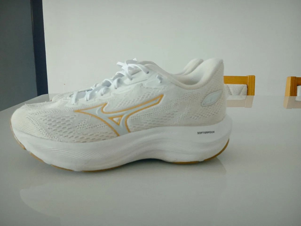 Tênis MIZUNO. Tam 37 Branco  - Foto 3