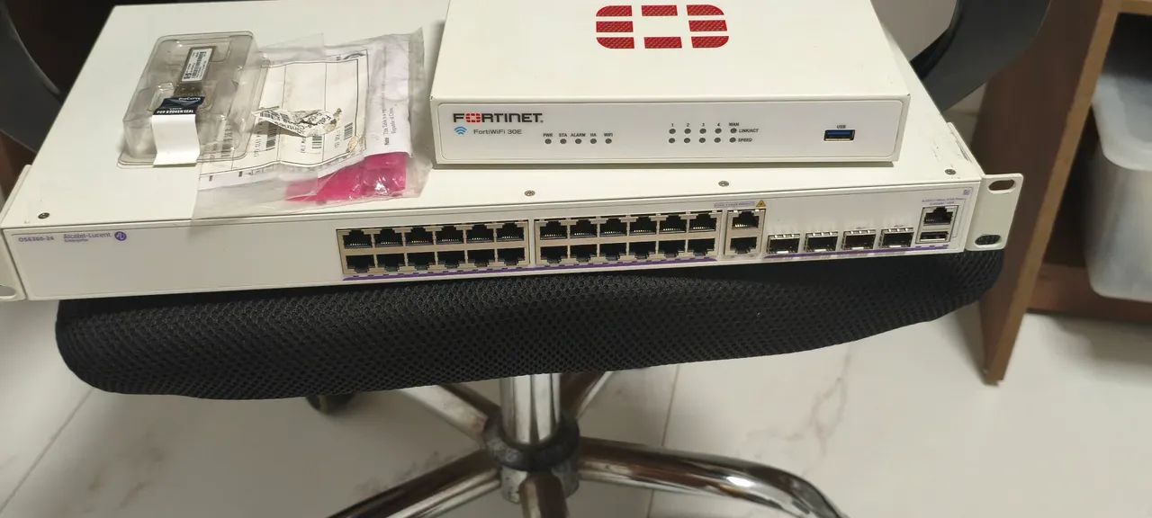 Vendo switch alcaltel 24 portas + FOrRTNET 30e em perfeito estado 