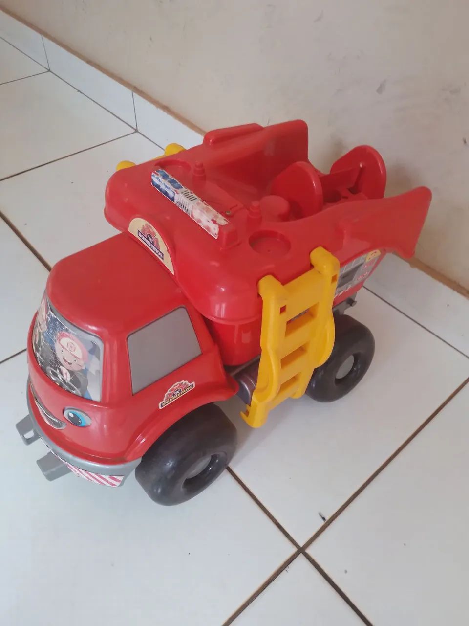 Carro do bombeiro de brinquedo usado  - Foto 2