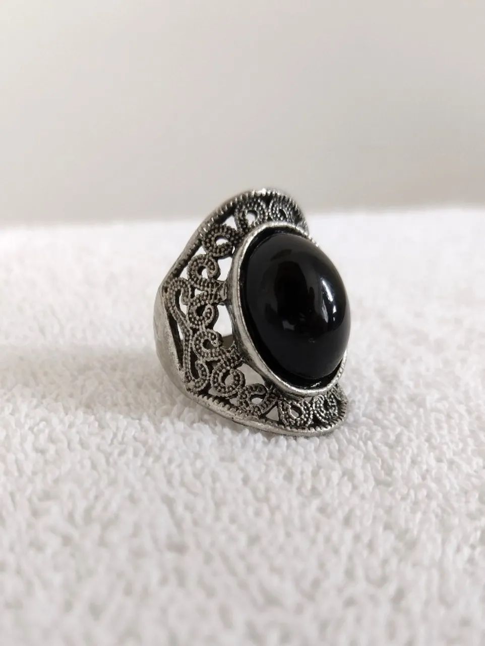 Anel Vintage com Pedra Negra Oval (Estilo Ônix) - Foto 2