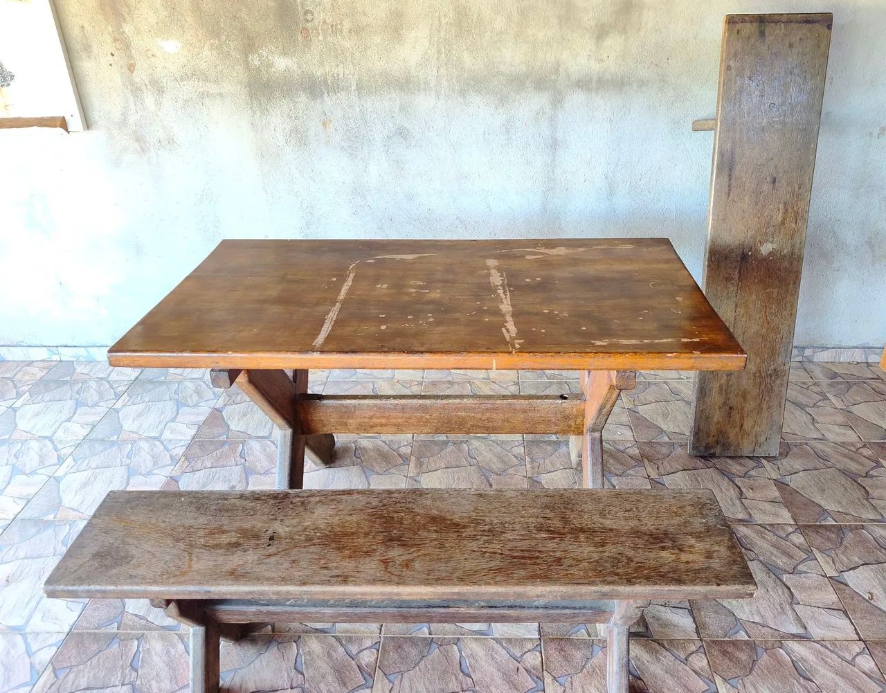 Mesa rústica madeira maciça com 2 bancos - Foto 3