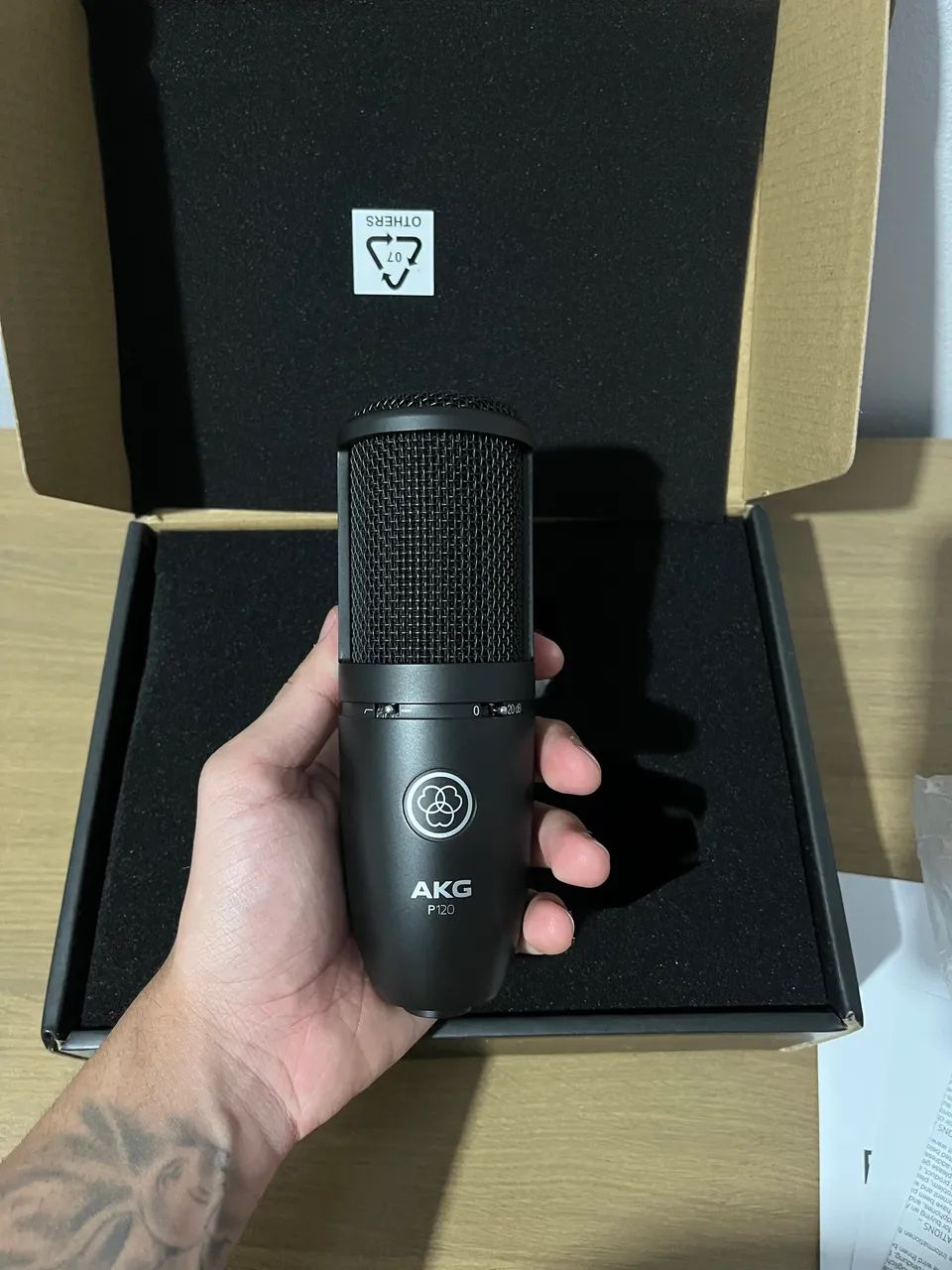AKG P120 Microfone Condensador