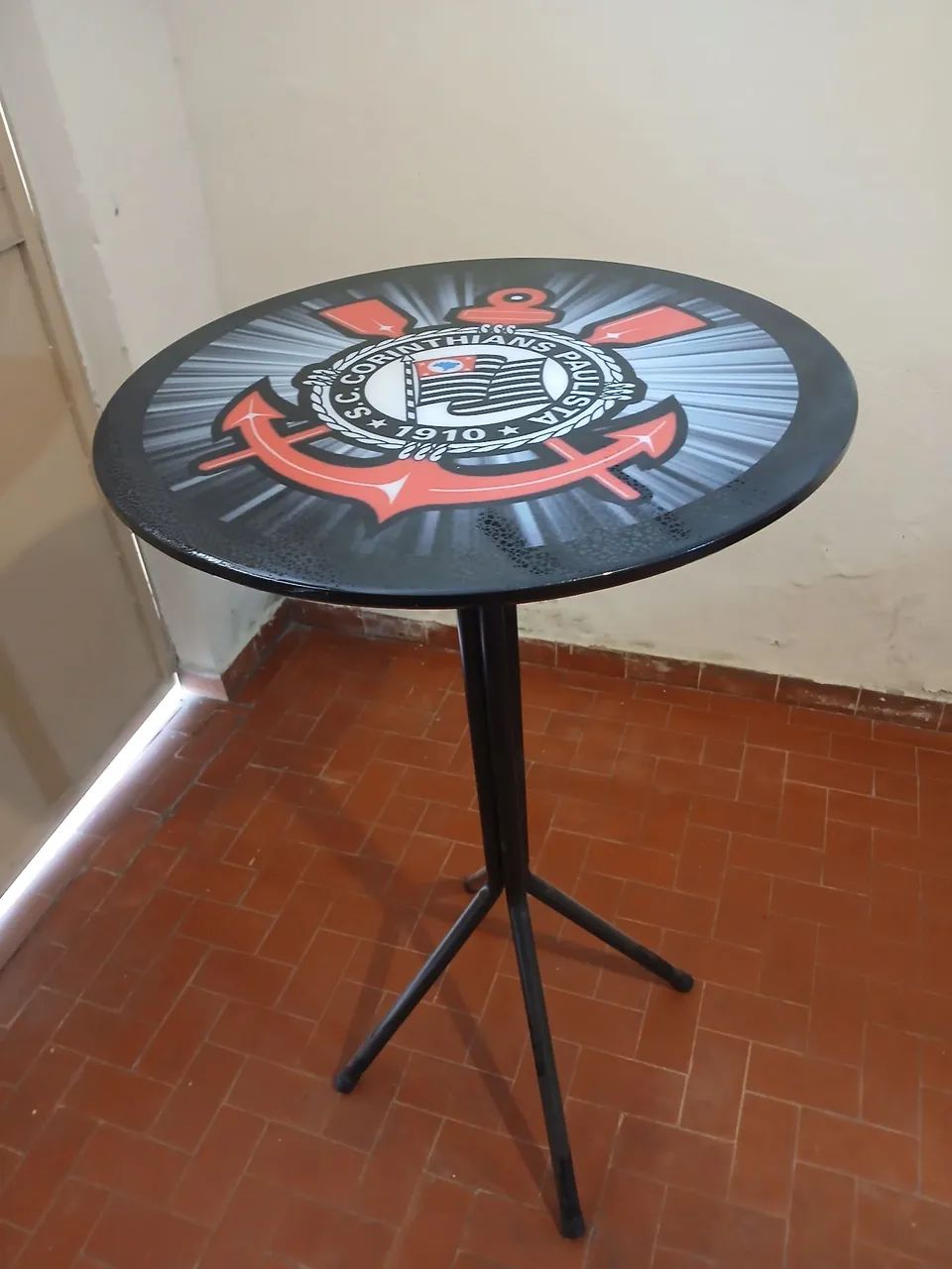 Mesa de bar sem bancos