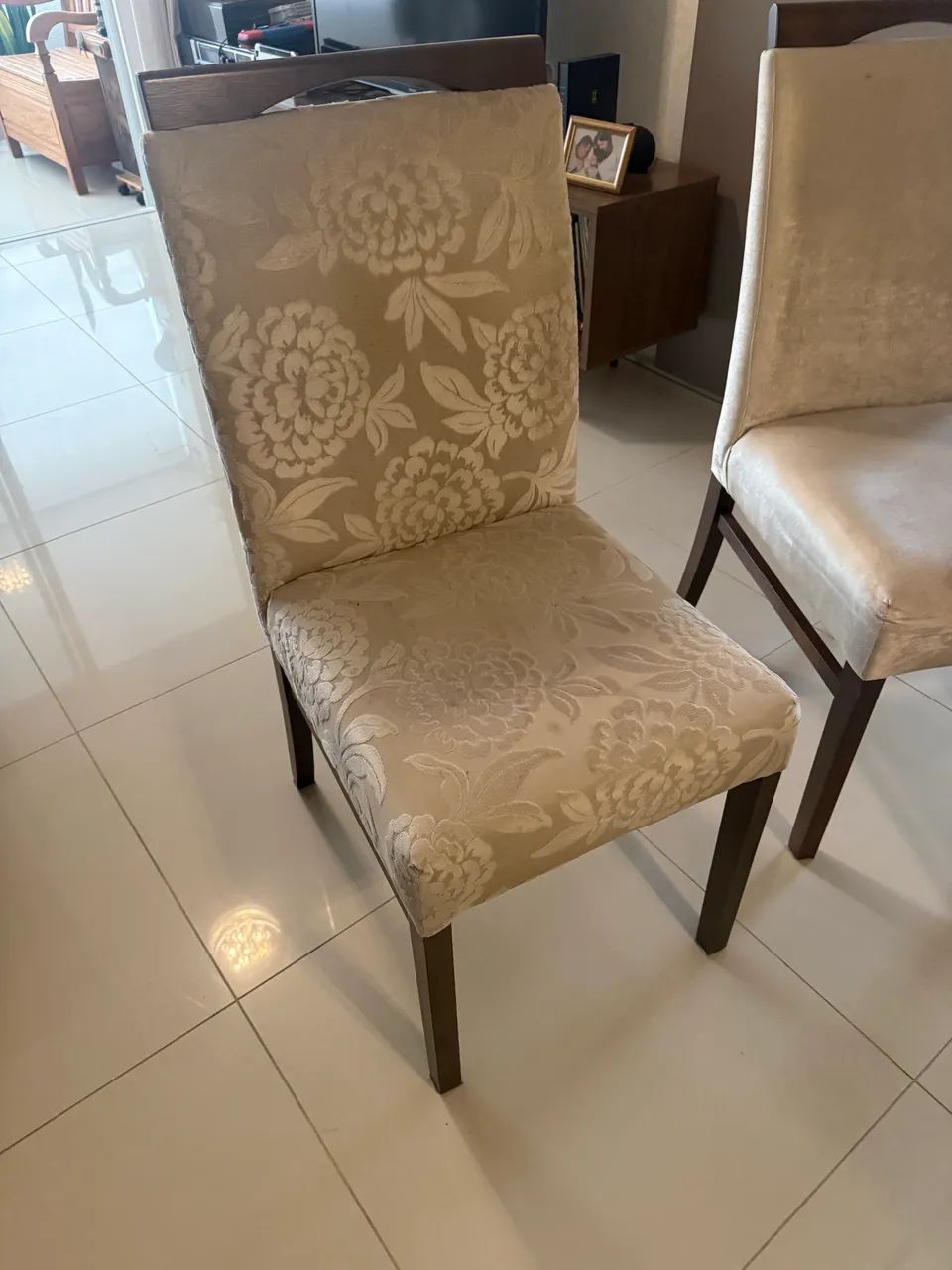 Conjunto mesa de jantar e seis cadeiras - Foto 4