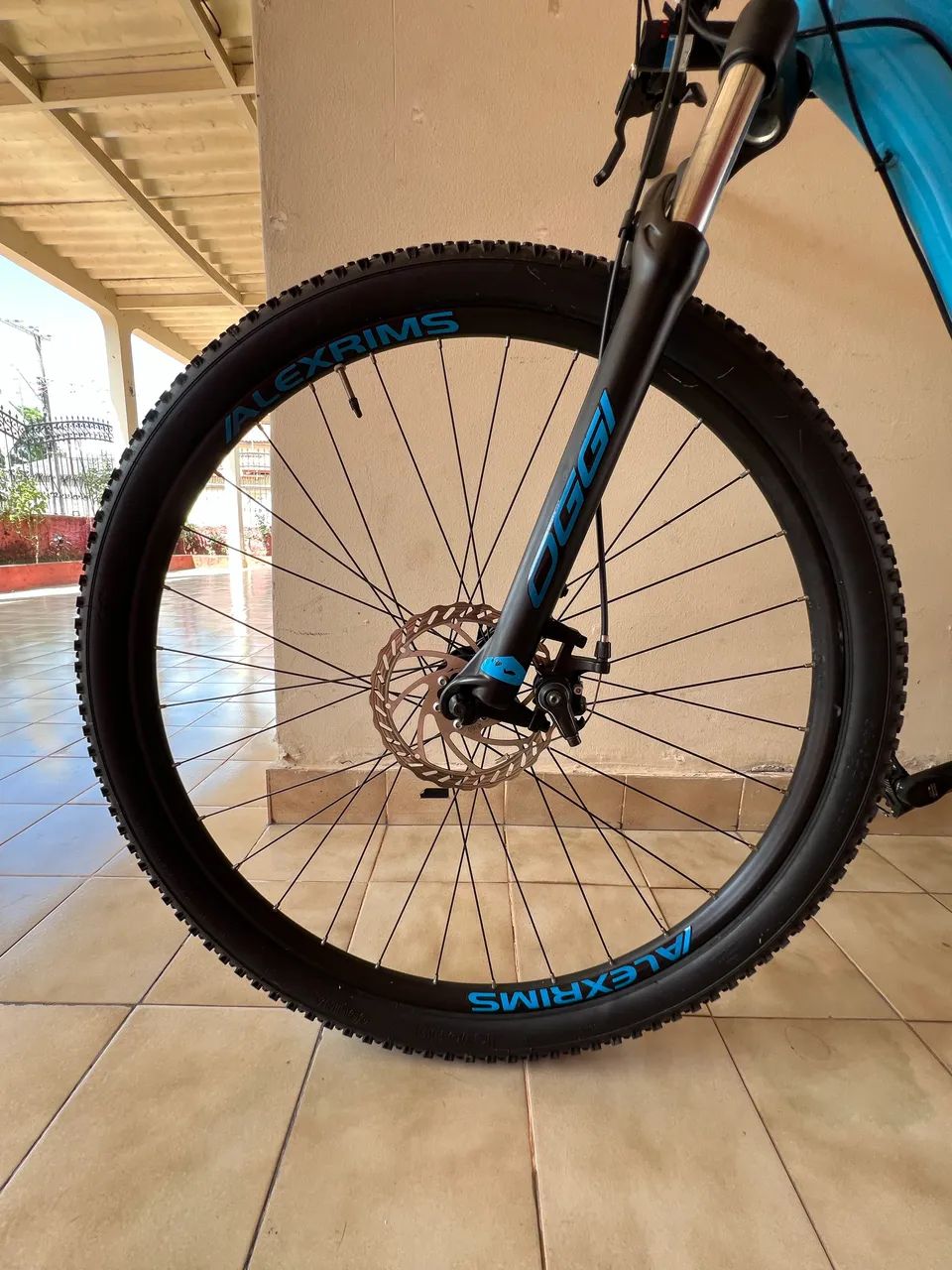 Bicicleta Oggi Hacker Sport Aro 29 Azul + Capacete e Suporte de Garrafa - Foto 5