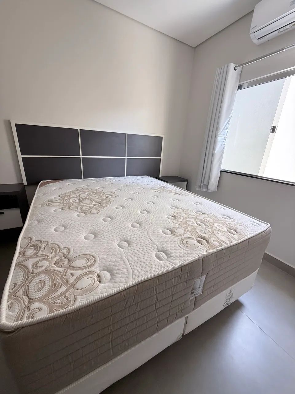 Cama Queen - base e colchão - Ortobom excelente estado