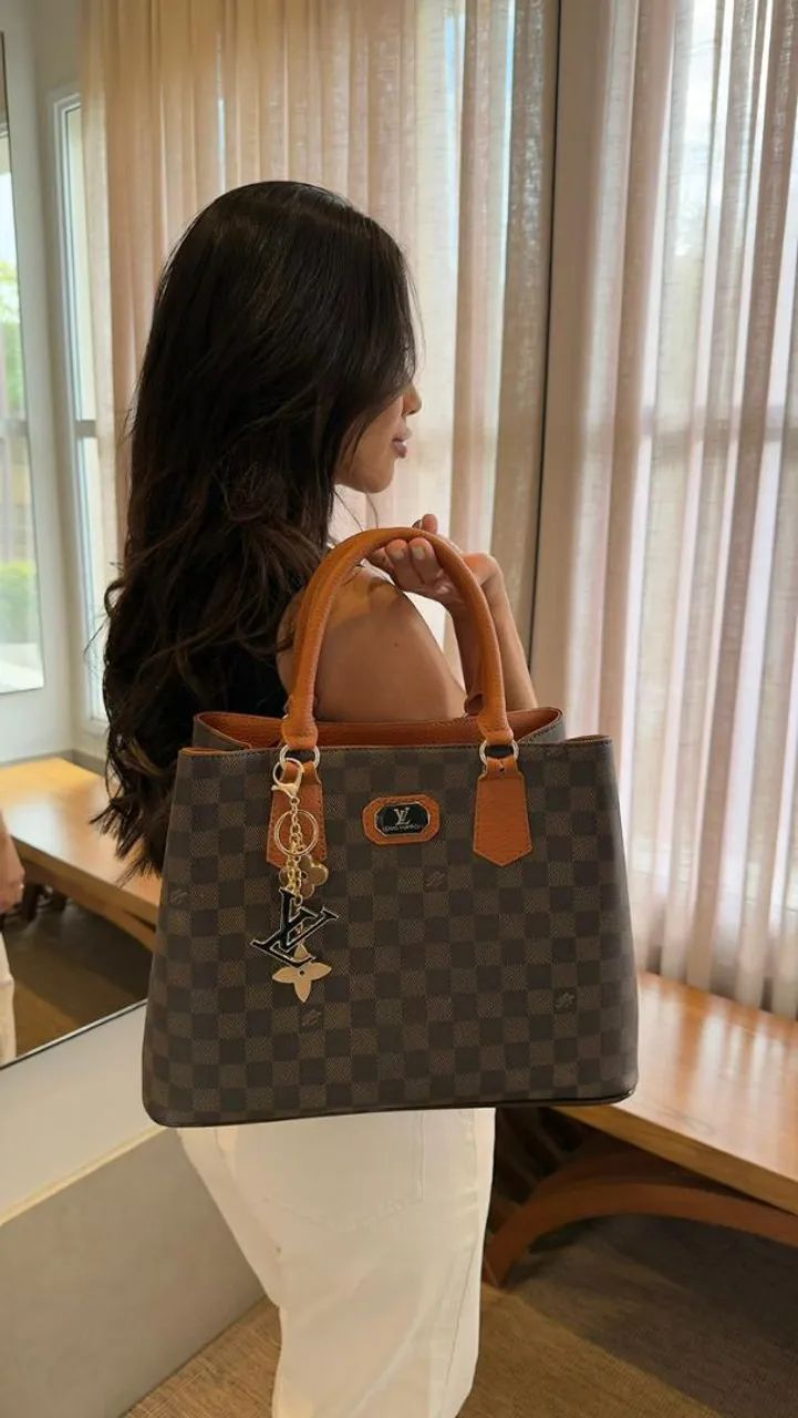 Bolsa Estilo LV com Alça Transversal - Elegante e Espaçosa - Foto 5