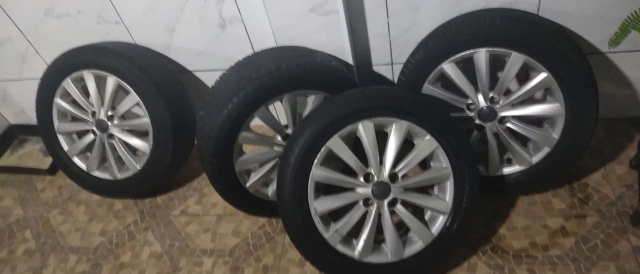 Vendo rodas com pneus Voyage g6 - Foto 4