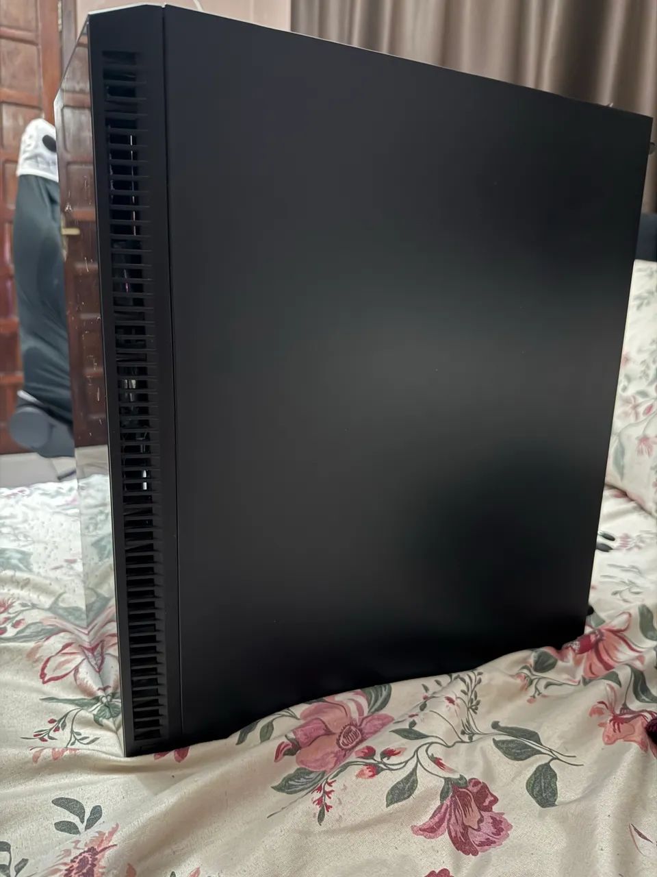 Gabinete gamer Redragon  - Foto 2
