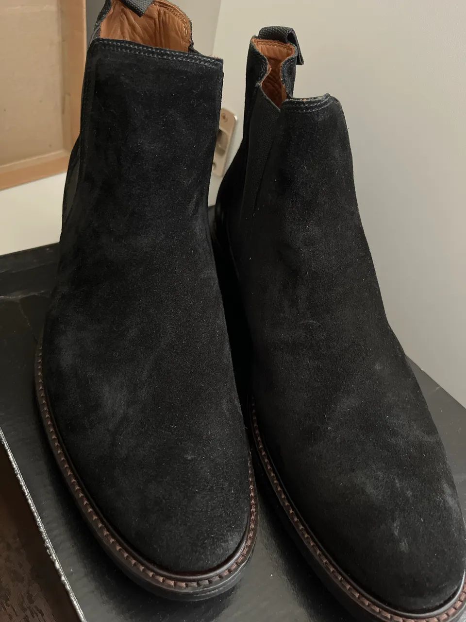 Bota chelse couro camurça preto  - Foto 2