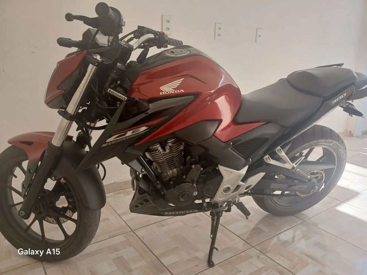 CB 300 2025,  EMPLACADA MUITO NOVA. 