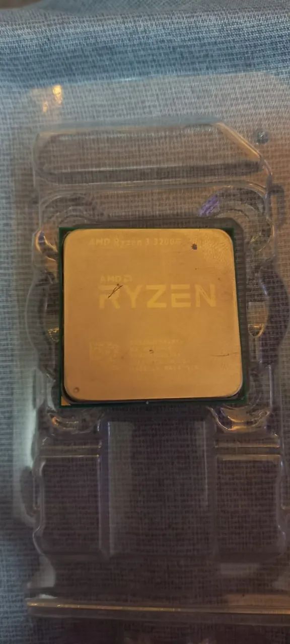 Processador AMD Ryzen 3 3200G + Cooler Box Original AMD