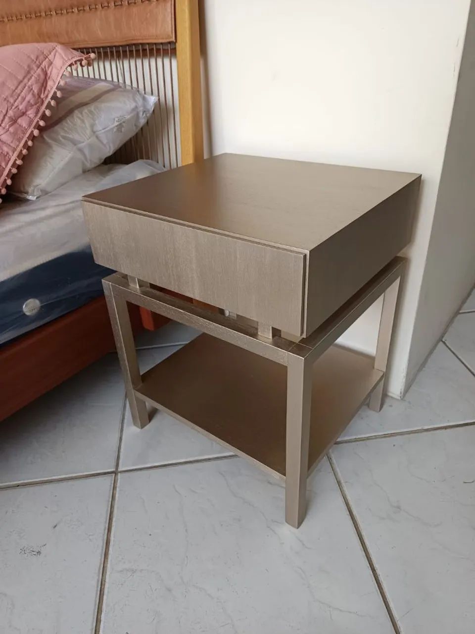 Mesa Cabeceira Madeira - Nova - Foto 2
