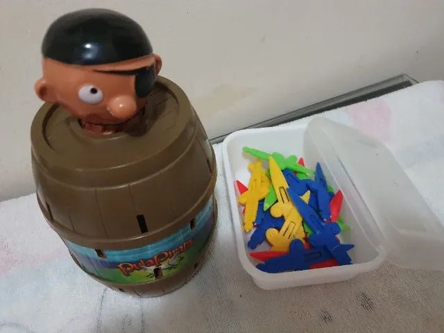 Brinquedo Estrela Pula Pirata Original Com As 24 Espadas - Foto 5
