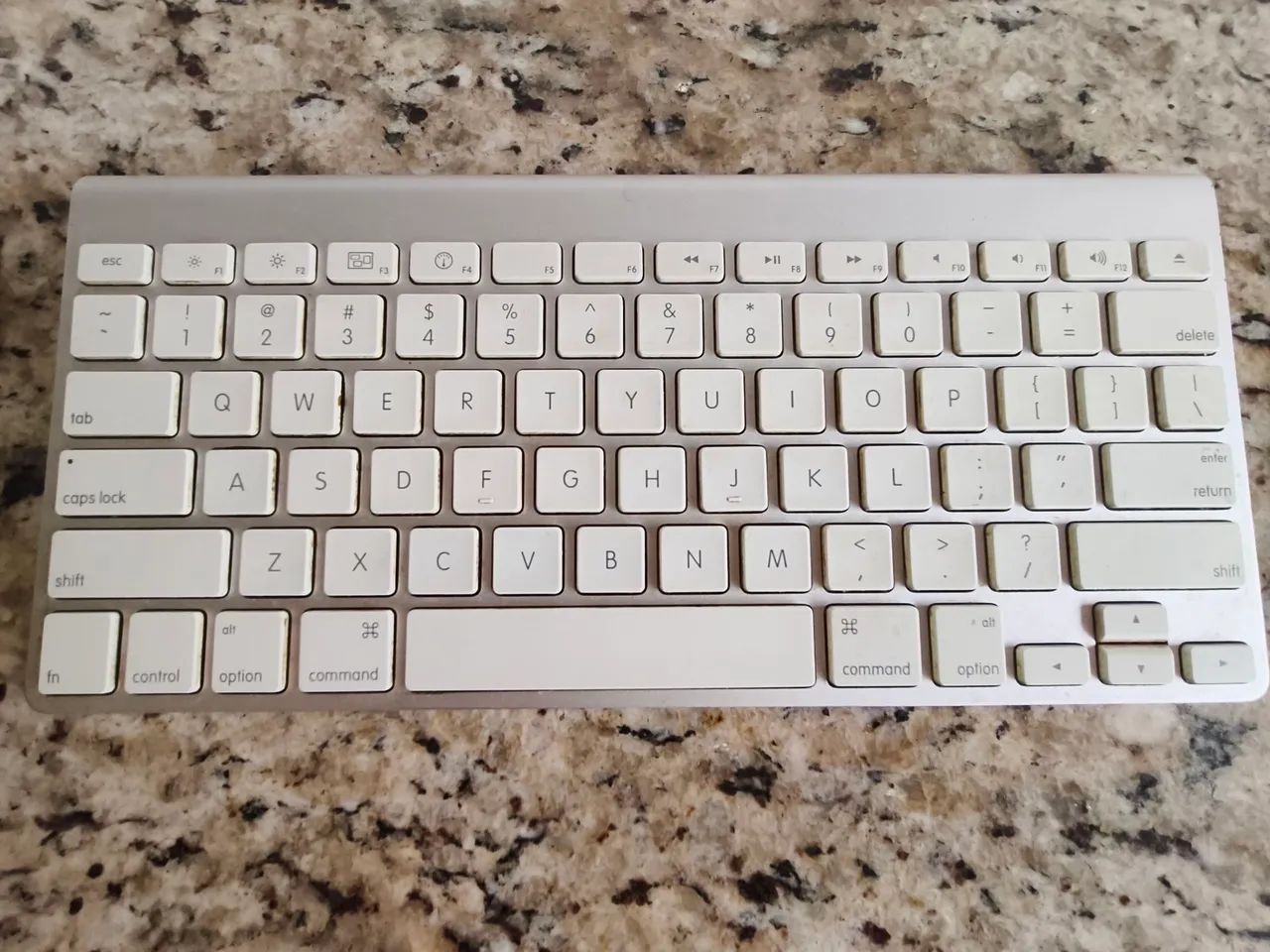 Apple Wireless Keyboard A1314 Original ? Bluetooth