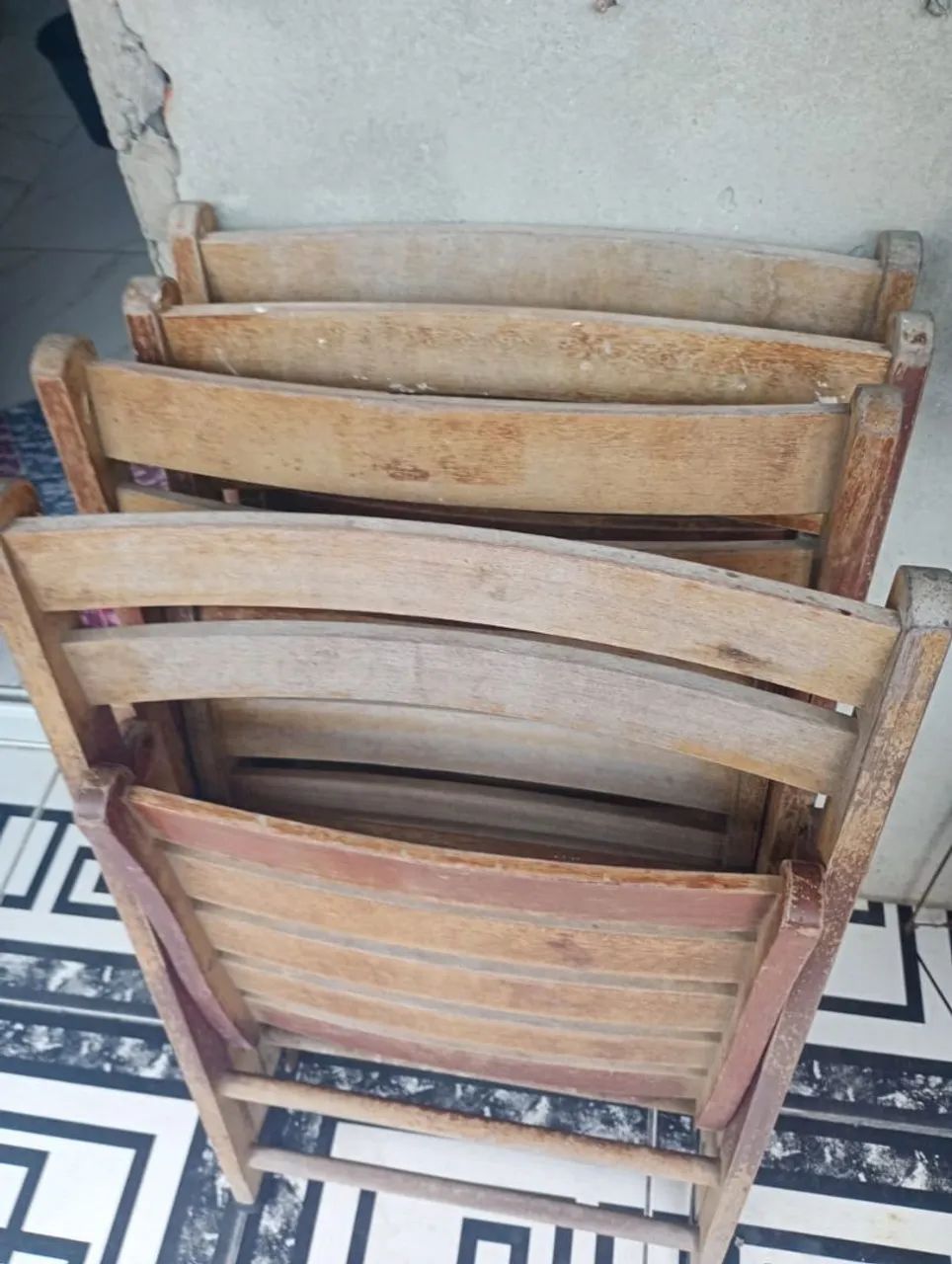 Mesa dobrável de madeira maciça com 4 cadeiras - Foto 3