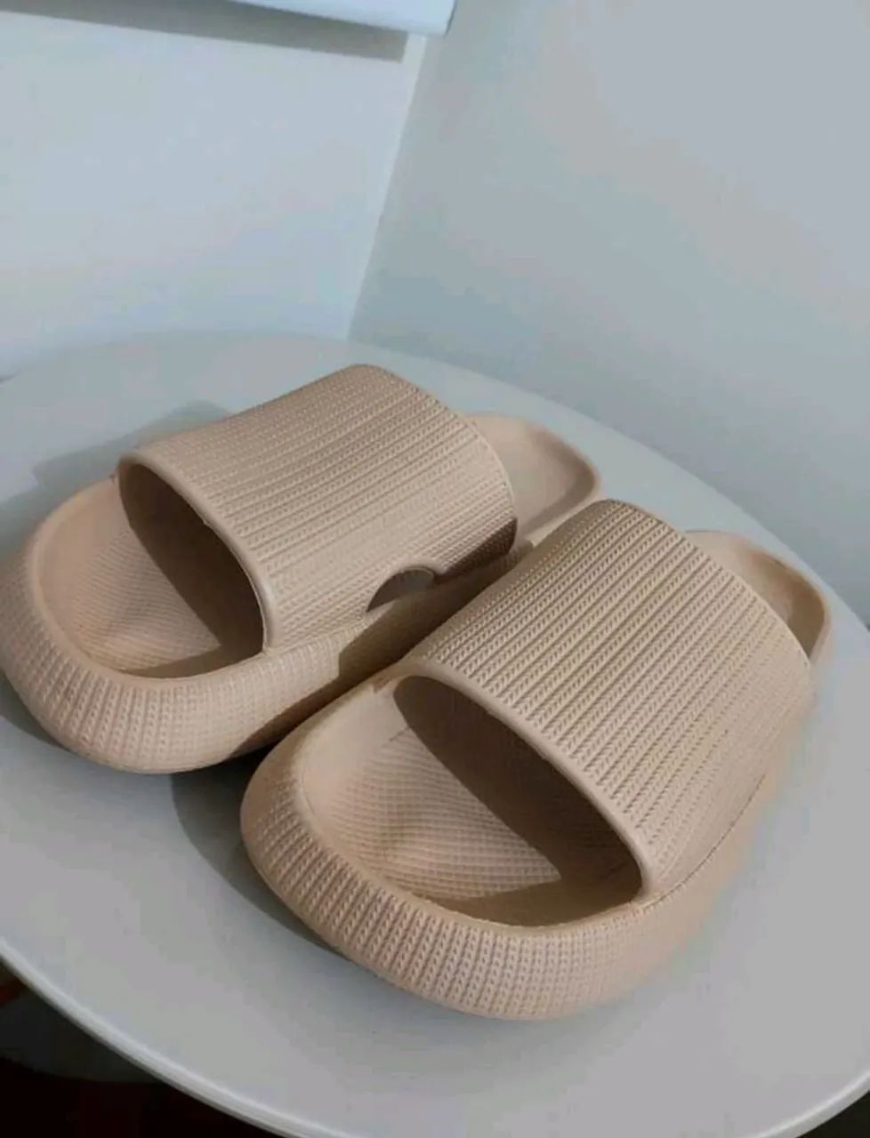 Chinelo nuvem