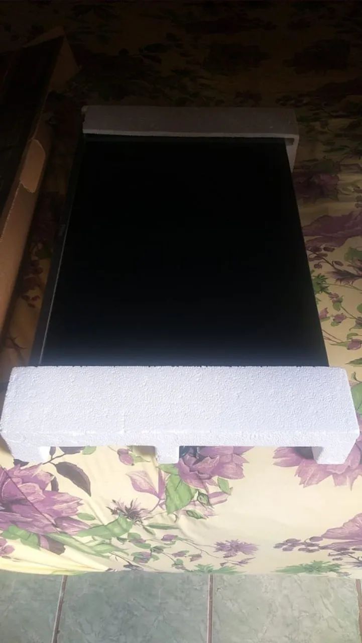 Vendo smart Tv de 32 polegadas semi nova na caixa ! 