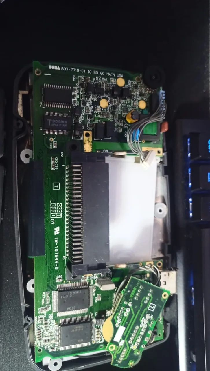 Dois Sega Game Gear sucata + 2 jogos não testados ( Out Run Tectoy e Yu Yu Hakusho   II) - Foto 4