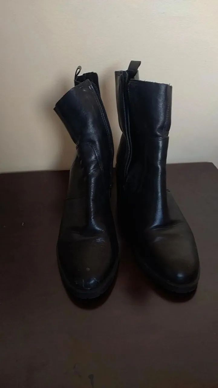 Bota Arezzo de Couro N° 35 - Foto 2