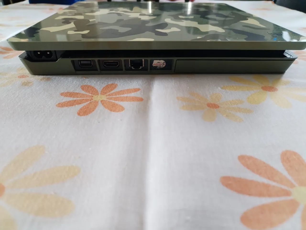 Ps4 1tb + 5 Jogos - Foto 2