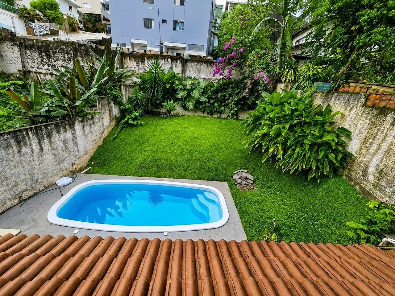 Casa com 4 quartos, terreno com 580m², 230m² de construção no Cacupé