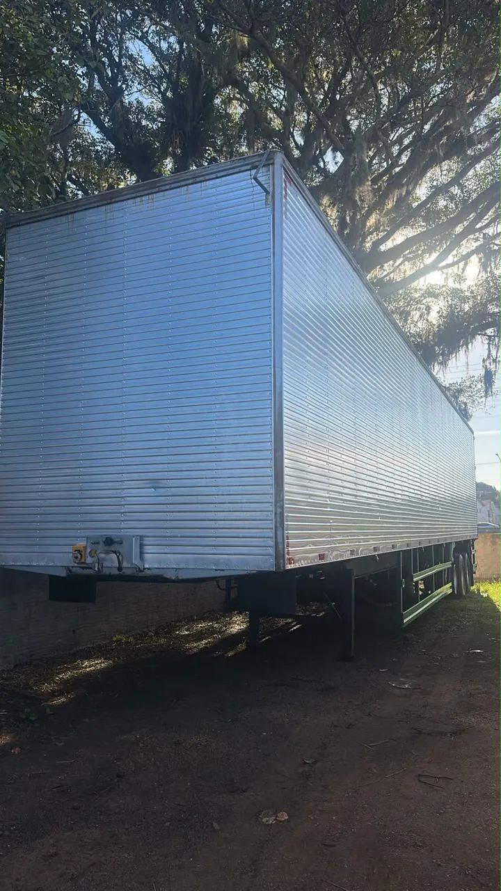Vende Carreta baú 30 paletes  - Foto 2