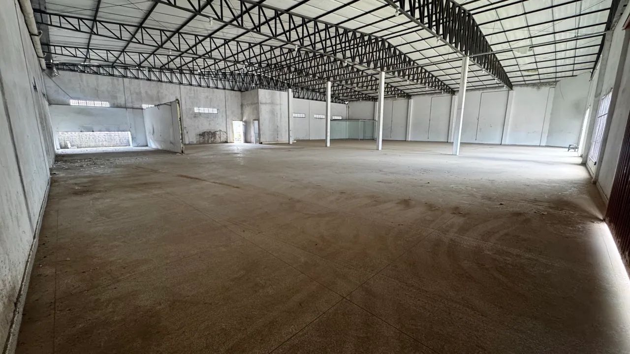 ALUGA-SE GALPÃO COMERCIAL - 1.800 m² - Foto 2