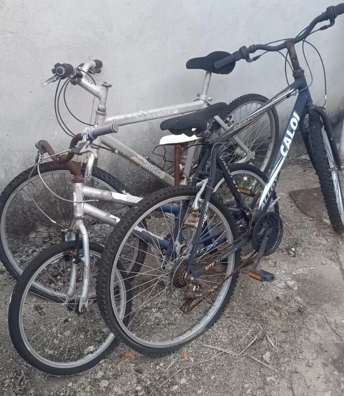 3 bicicletas / 2 aro 26 / 1 aro 20 