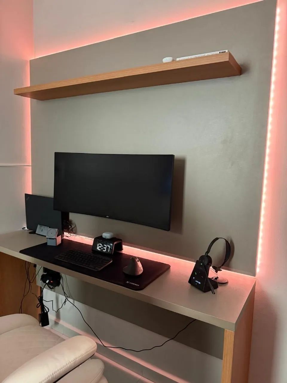 Mesa de escritório com painel - Foto 4